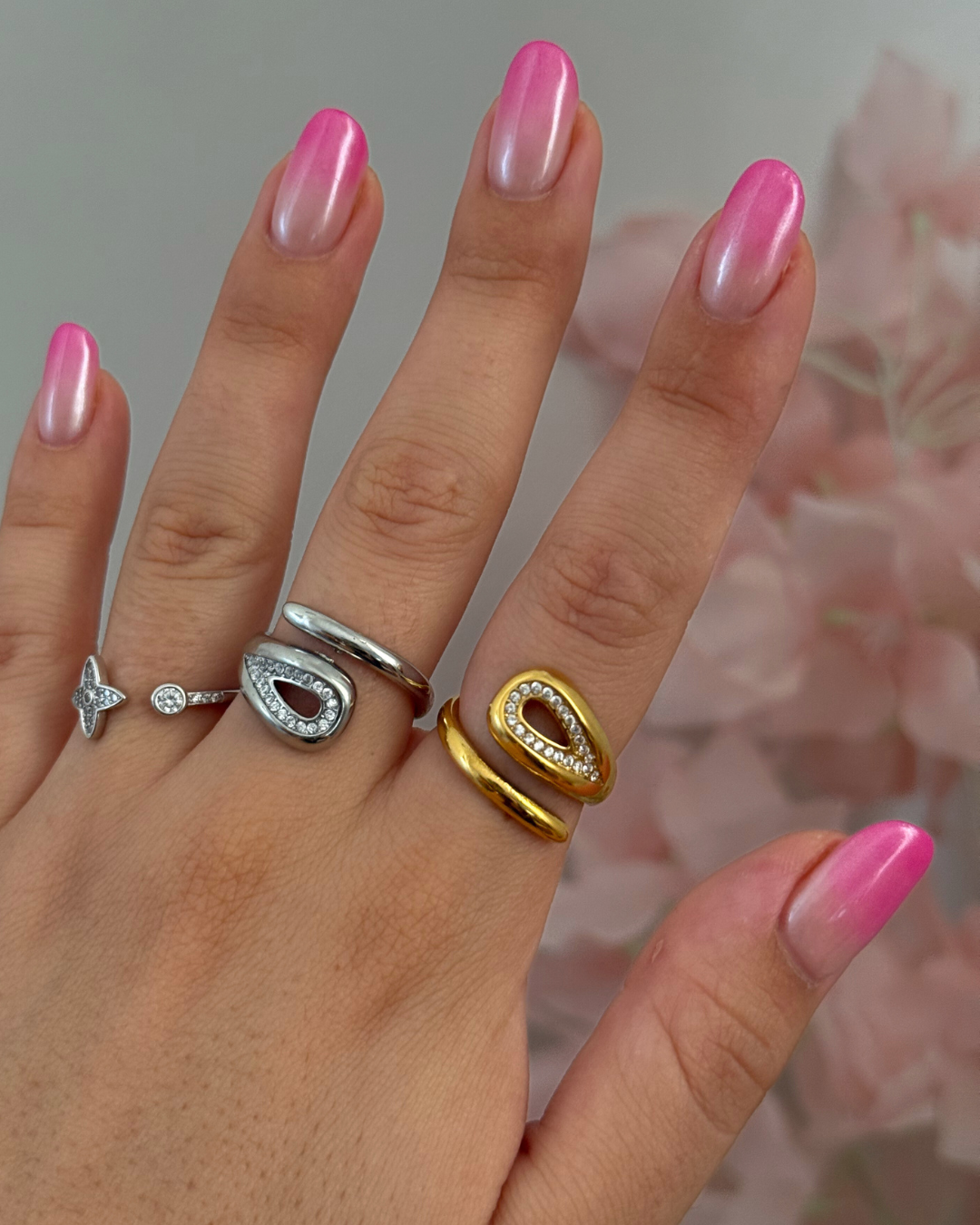 anello moderno regolabile
anello con cristalli minimal chic
