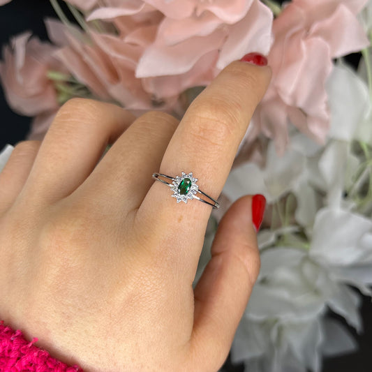 anello regolabile in argento 925 mini kate con zircone verde contornato da zirconi bianchi
