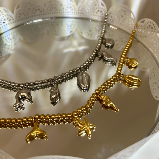 Bracciale completo con sfere e pendenti.