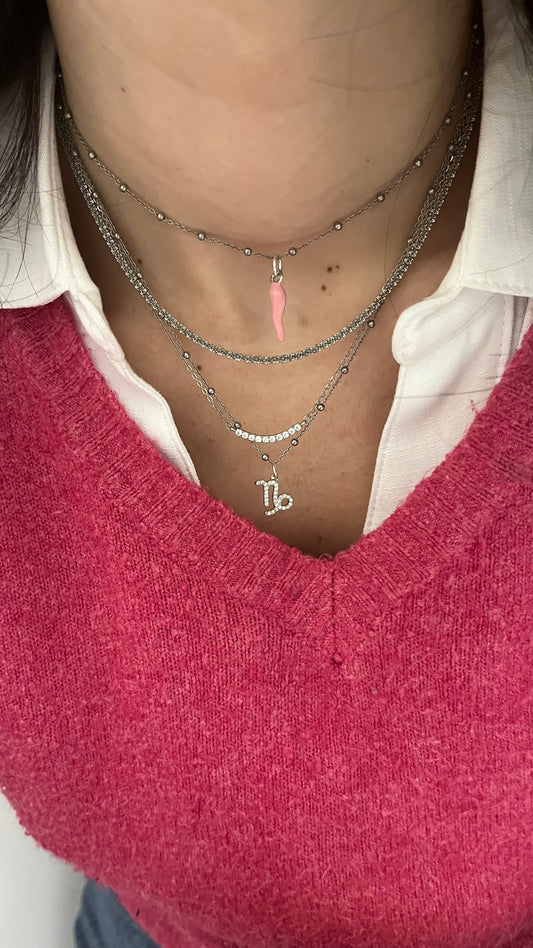 catena indossata, vista frontale.