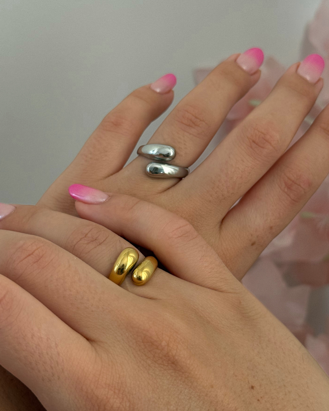 Anello in acciaio elegante per look minimal