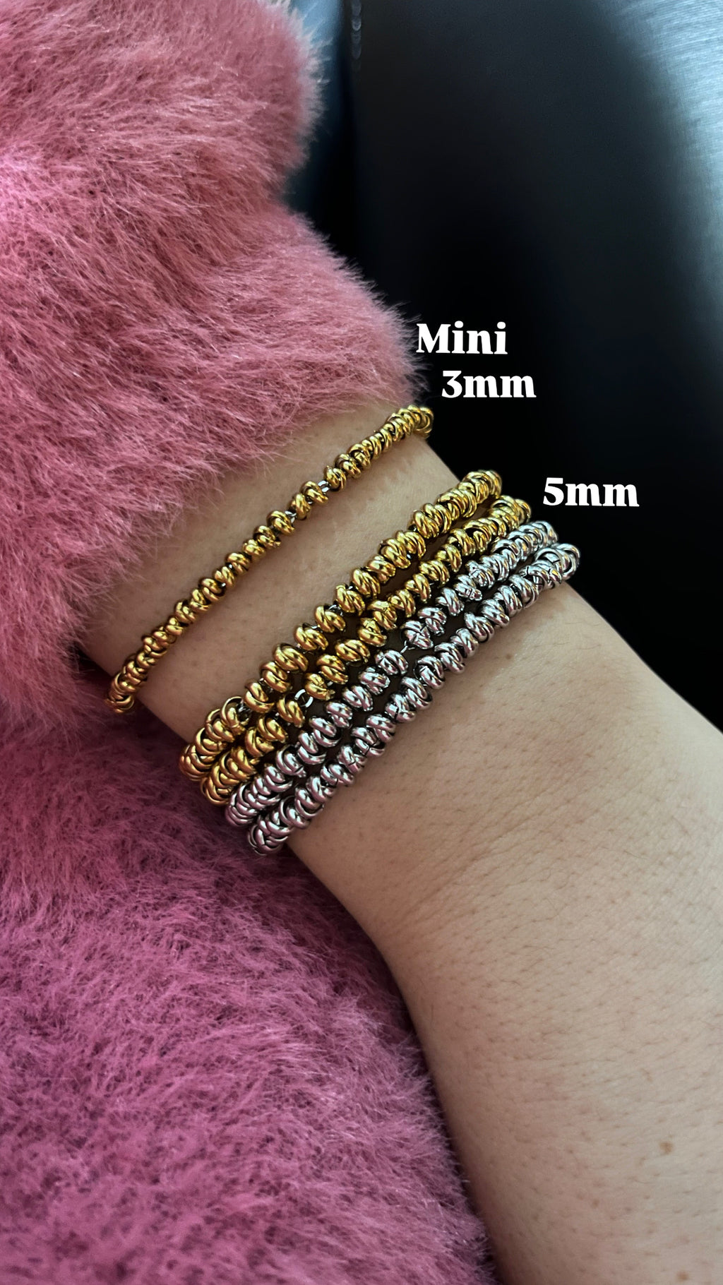 Bracciale tondini 5mm in acciaio inossidabile personalizzabile con charm, misura regolabile (17 cm + 5 cm di estensione).