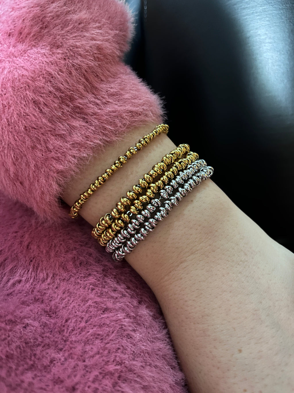 Bracciale tondini 5mm in acciaio inossidabile personalizzabile con charm, misura regolabile (17 cm + 5 cm di estensione).