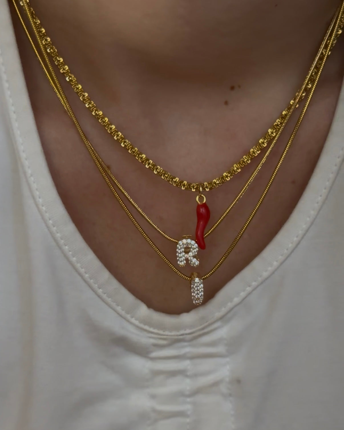 Gift necklace for women with stainless steel chain, brass pendant and shimmering zircon stones.