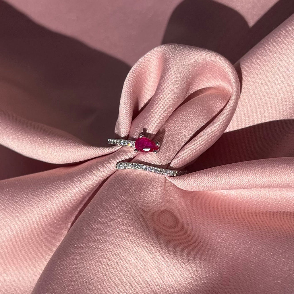 Dettaglio del design semi intrecciato.