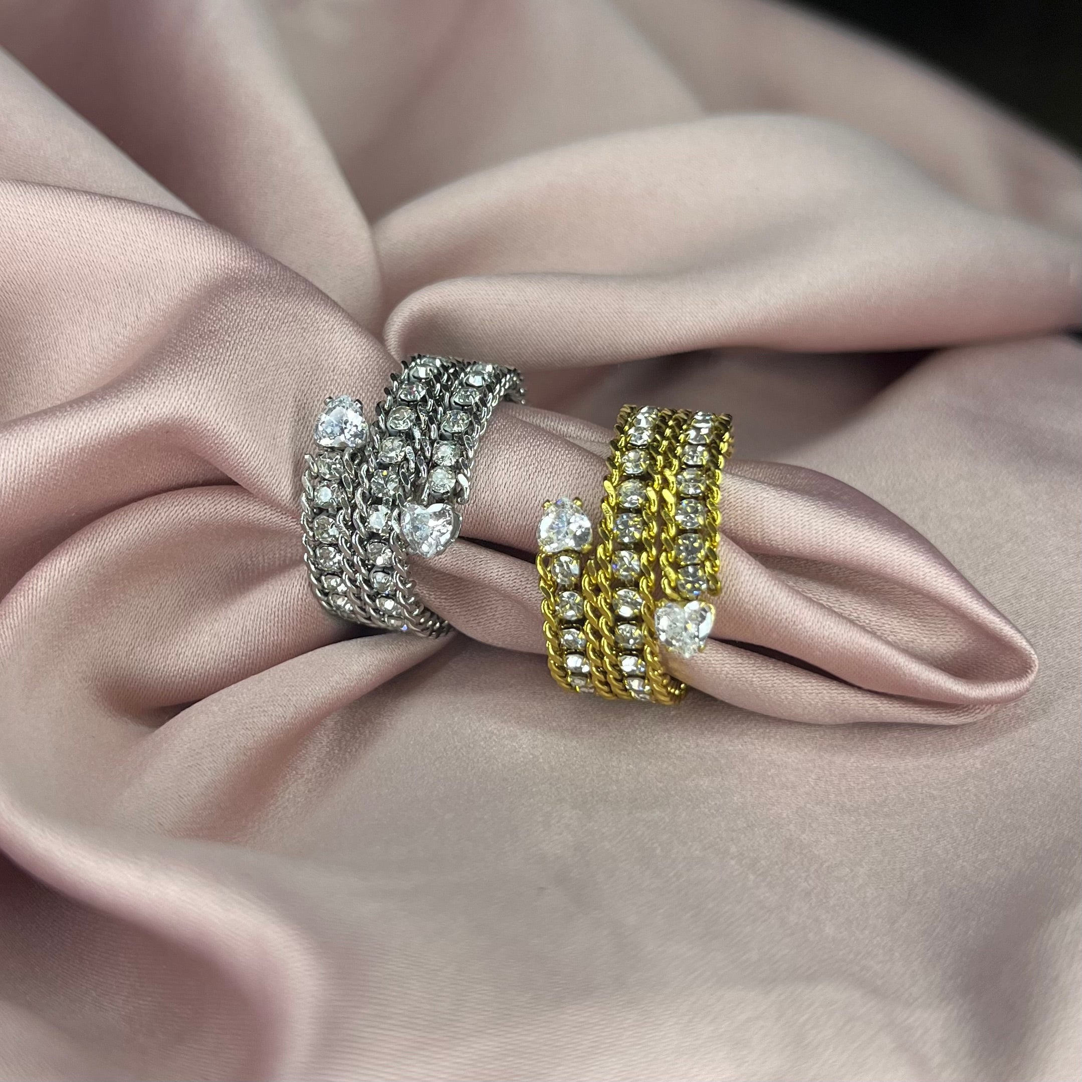 Anello completo con tre strati e cuori finali.