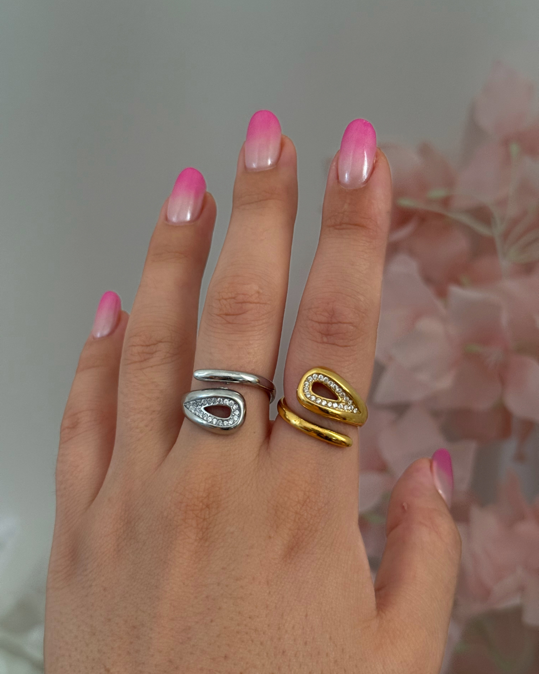 Gioiello regolabile con brillanti in stile moderno