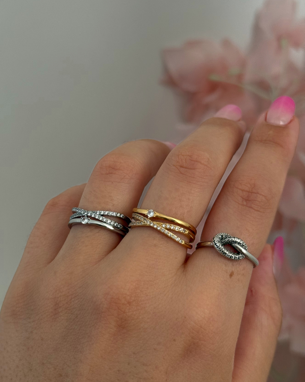 Anello doppio con solitario e intreccio di zirconi