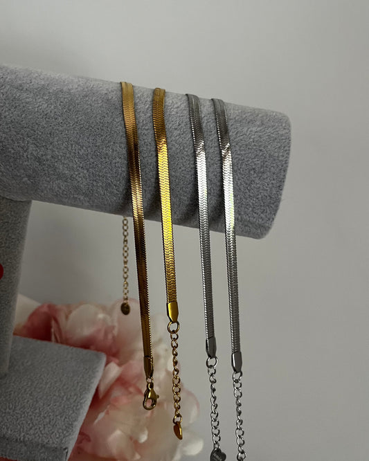 Bracciale completo.