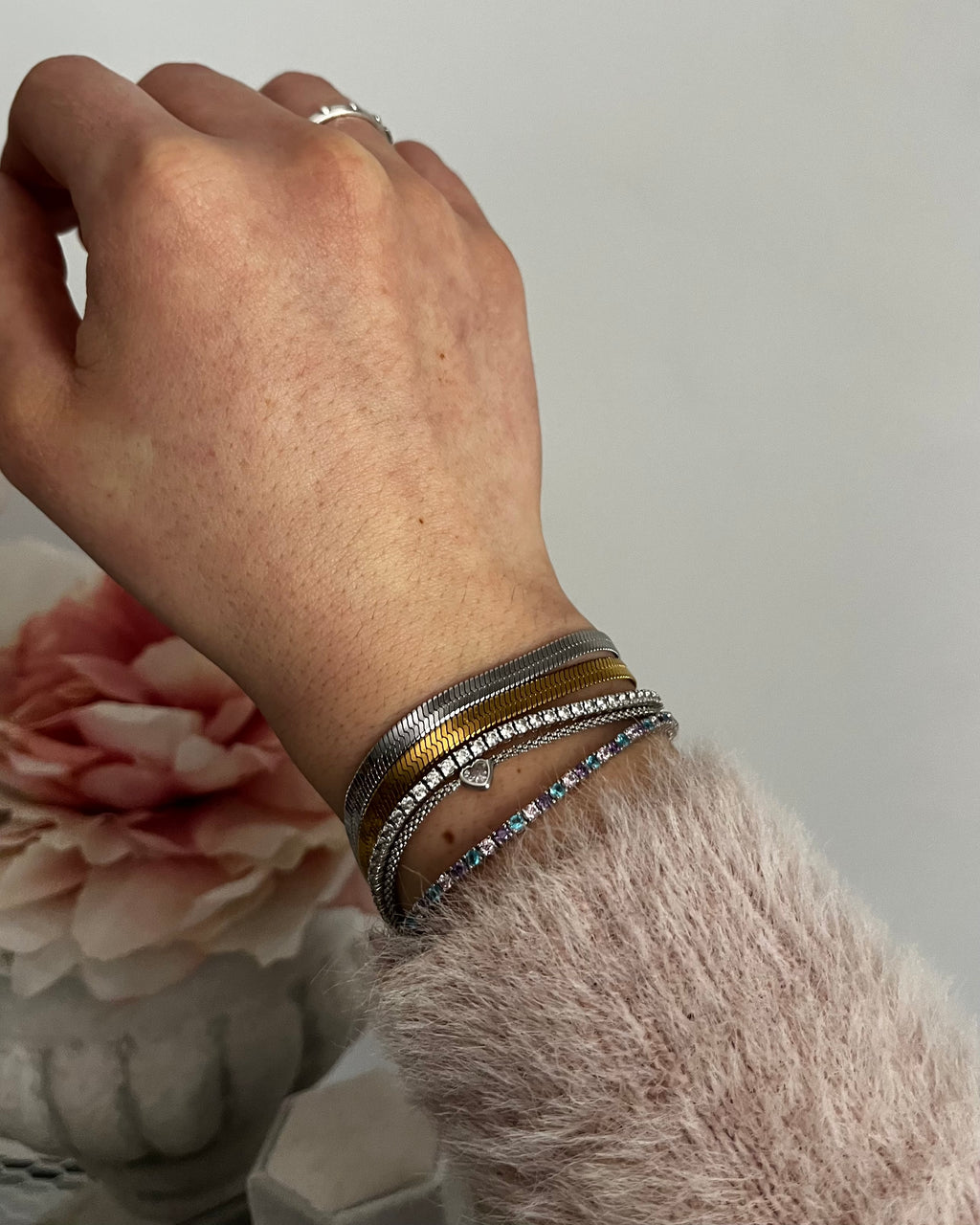 Primo piano sul design piatto e lucentezza.