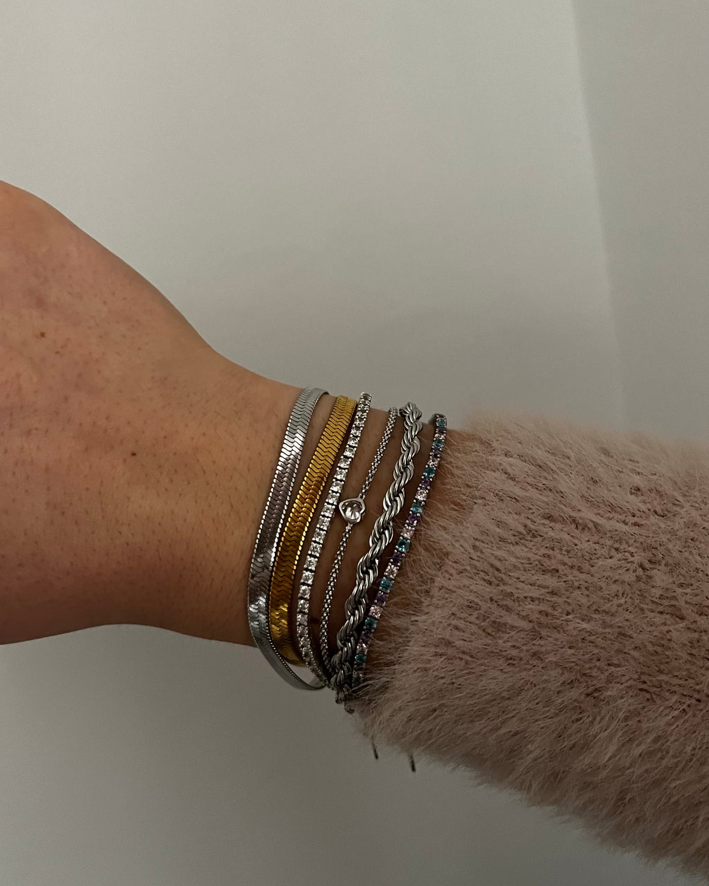 Foto su superficie neutra per evidenziare dettagli e forma.