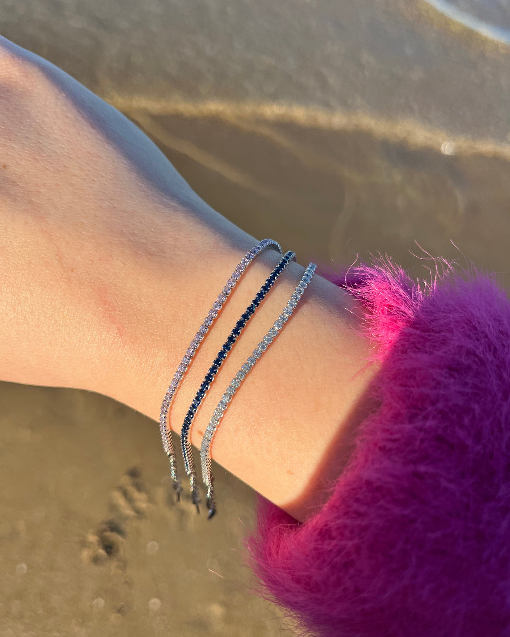 Braccialetto tennis 1,5mm indossato al polso, stile elegante e raffinato