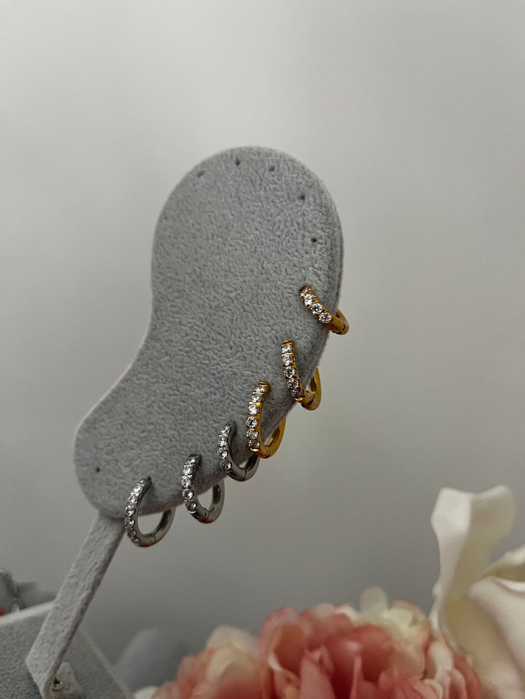 foto su superficie neutra per evidenziare dettagli e brillantezza.