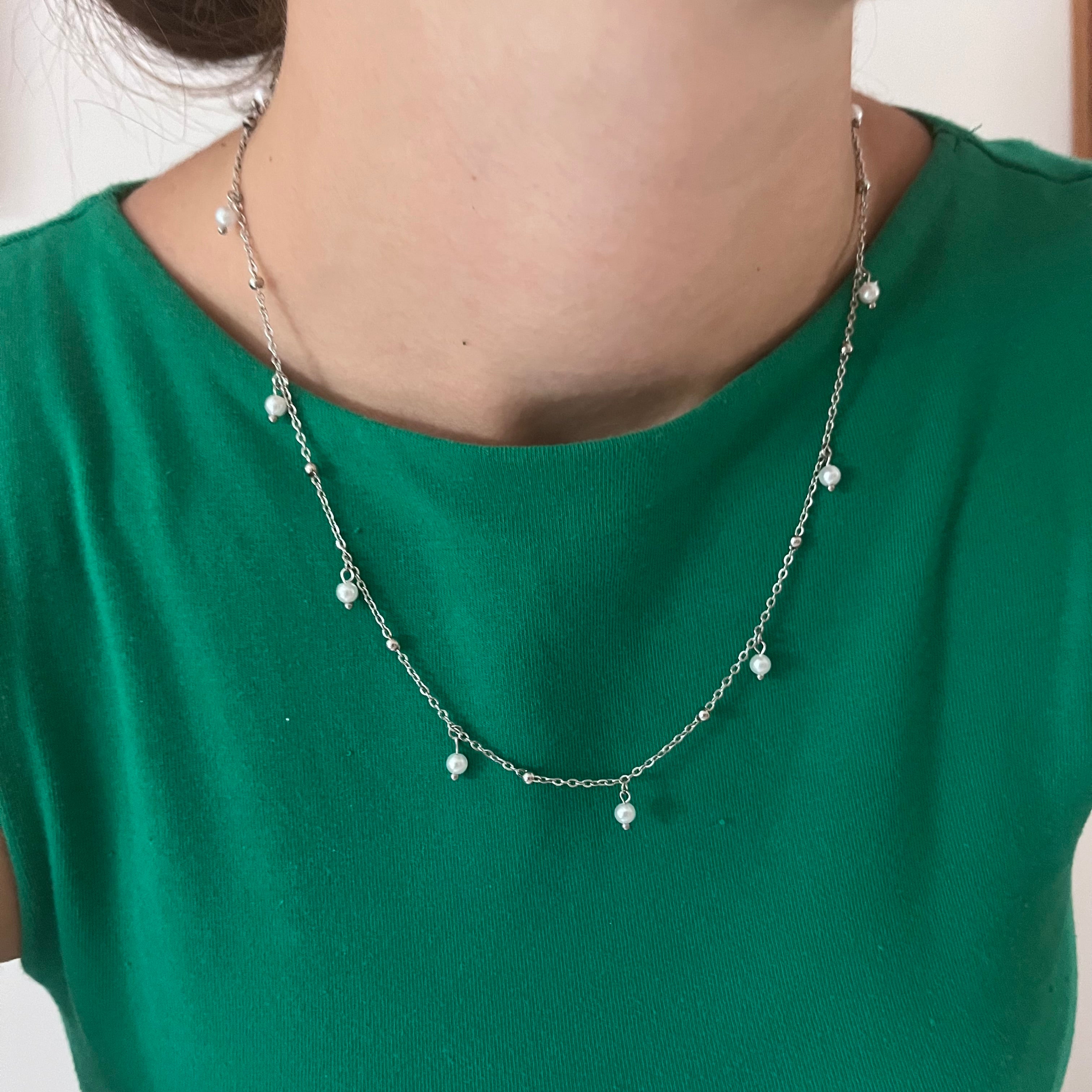 collana-perline-indossata.– Vista indossata per mostrare lunghezza e movimento.