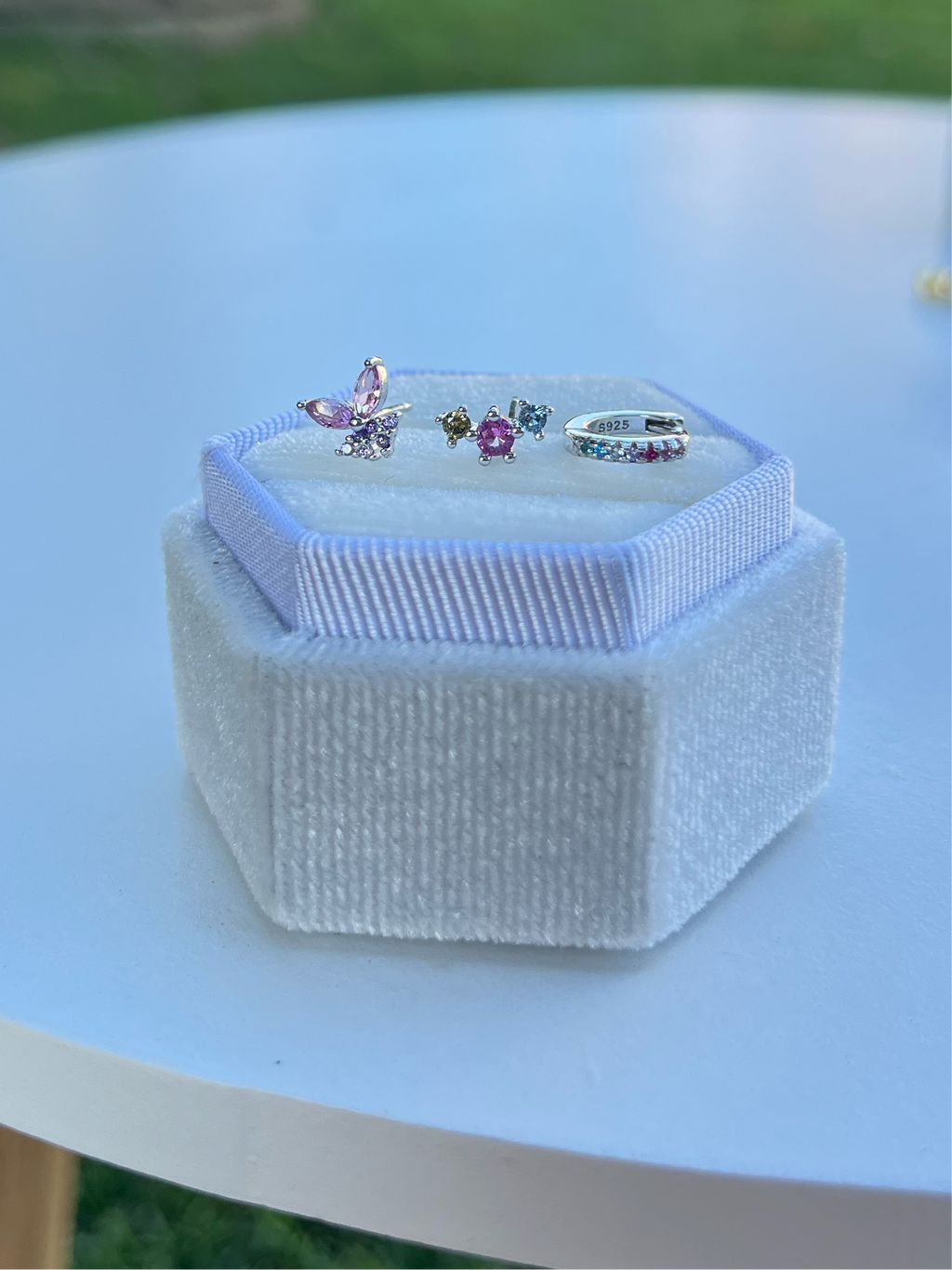 Orecchino cerchietto minimal.