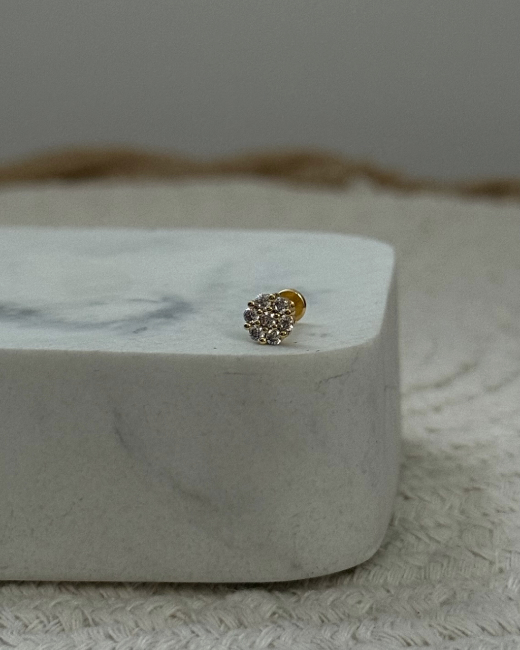 Retro del piercing con chiusura piatta nascosta in acciaio inox