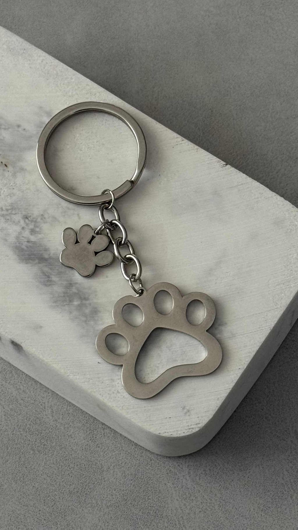 Portachiavi con due ciondoli zampa cane in acciaio inox